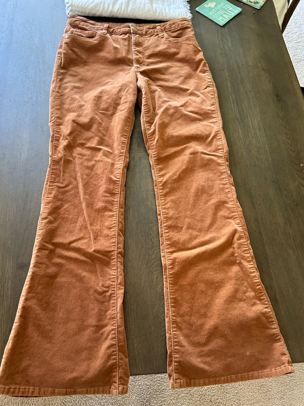 Kut from the Kloth Ana high rise fab ab flare corduroy pants in butterscotch - Picture 7 of 13